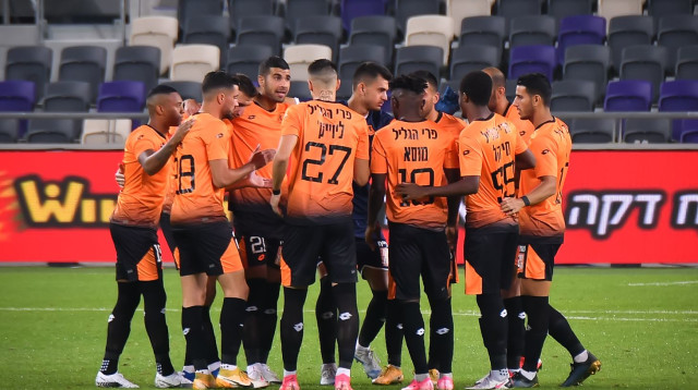 שחקני בני יהודה (צילום: אריאל שלום)