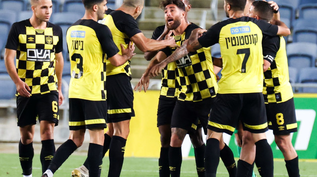 שחקני בית"ר ירושלים חוגגים (צילום: דני מרון)