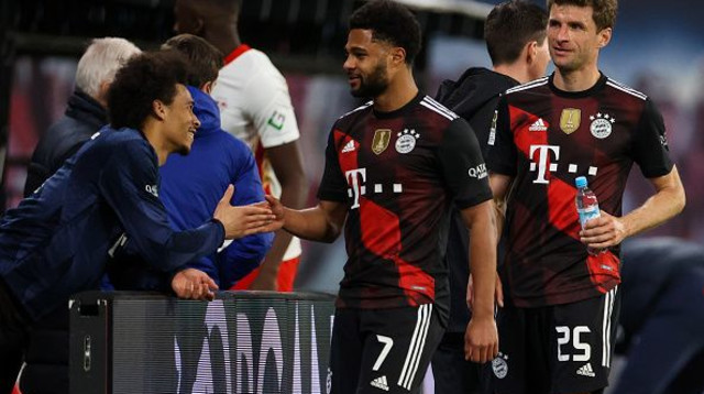 סרג' גנאברי, תומאס מולר (צילום: Jan Woitas/picture alliance via Getty Images)