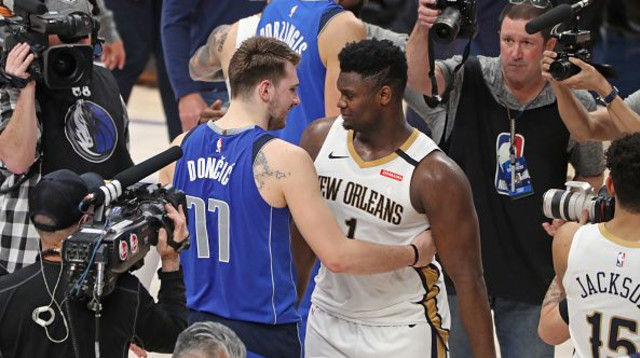 לוקה דונצ'יץ', זאיון וויליאמסון (צילום: Joe Murphy/NBAE via Getty Images))
