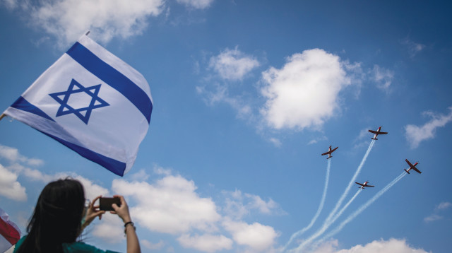 מטס יום העצמאות (צילום: יונתן זינדל, פלאש 90)