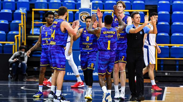 שחקני גראן קנאריה חוגגים (צילום: Baptiste Fernandez/Icon Sport via Getty Images)