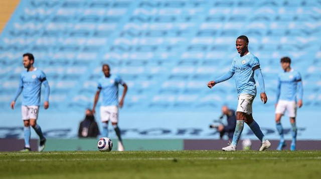 ראחים סטרלינג ושחקני מנצ'סטר סיטי מאוכזבים (צילום: Robbie Jay Barratt - AMA/Getty Images)