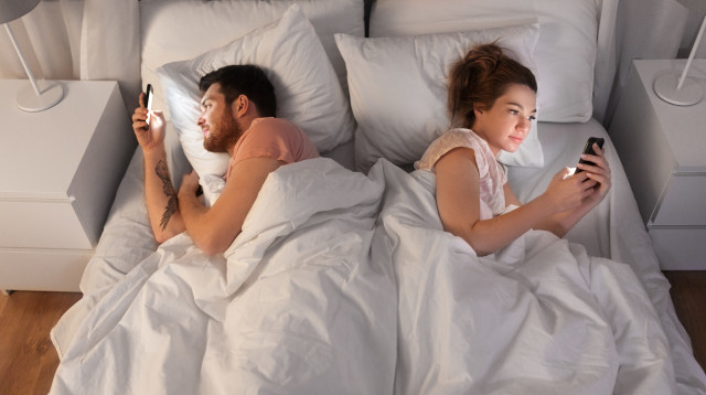 בגידה כפולה, אילוסטרציה (צילום: ingimage ASAP)