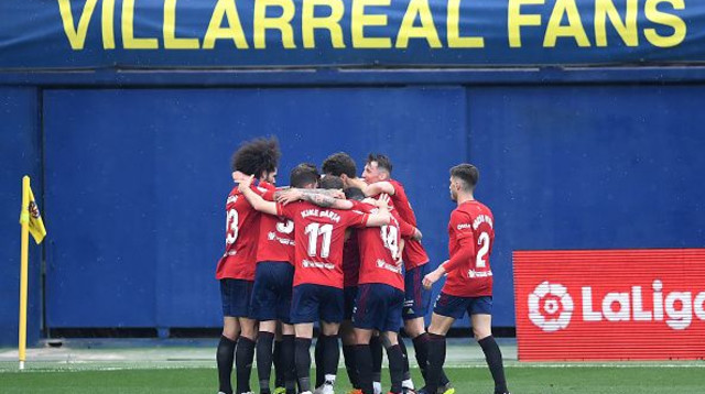 שחקני אוססונה חוגגים (צילום: Alex Caparros/Getty Images)