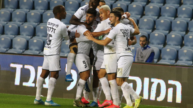 הפועל חדרה חוגגת שער (צילום: שלומי גבאי)