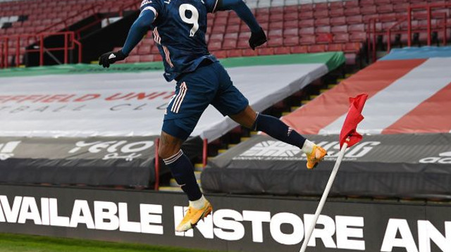 אלכסנדר לקאזט חוגג (צילום: David Price/Arsenal FC via Getty Images)