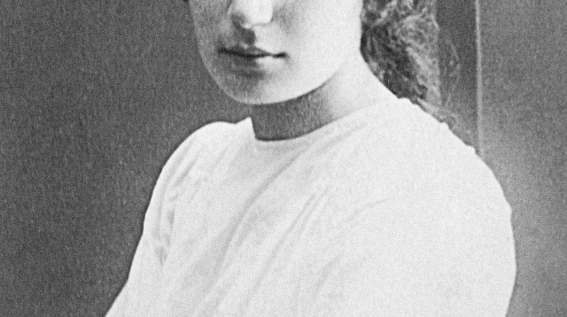 רחל המשוררת בעלותה ארצה, 1909 (צילום: באדיבות המשפחה)