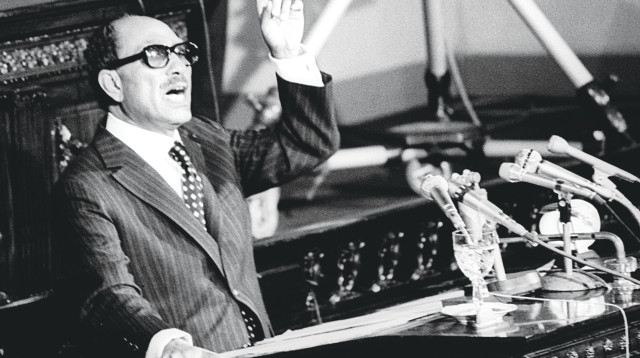 אנואר סאדאת נואם בפרלמנט המצרי (צילום: רויטרס)