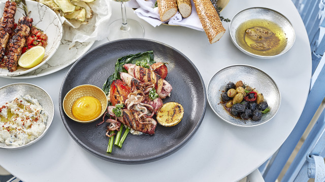 שולחן מהים אצל סמא העכואית (צילום: אפיק גבאי)