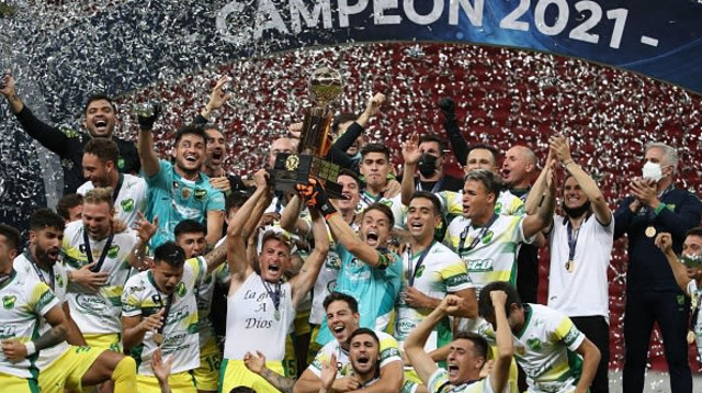 שחקני דפנסה אי חוסטיסיה (צילום: BUDA MENDES/POOL/AFP via Getty Images)