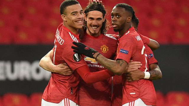 שחקני מנצ'סטר יונייטד חוגגים עם קבאני (צילום: OLI SCARFF/AFP via Getty Images)