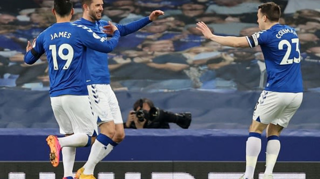 שחקני אברטון חוגגים (צילום: CLIVE BRUNSKILL/POOL/AFP via Getty Images)