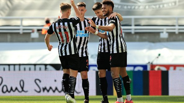 ג'ואלינטון חוגג שער (צילום: David Rogers/Getty Images)