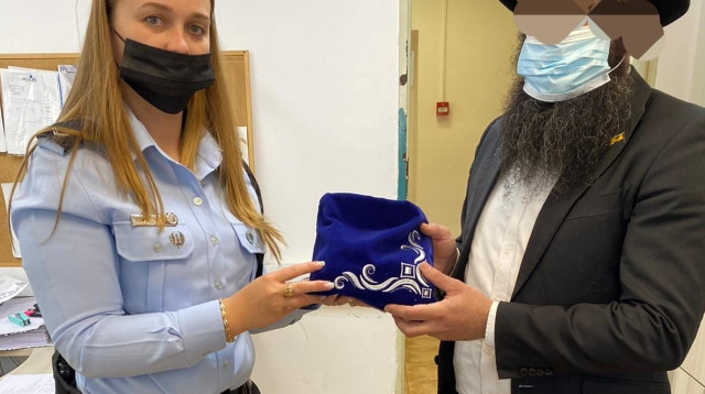 התפילין שנגנבו (צילום: דוברות המשטרה)