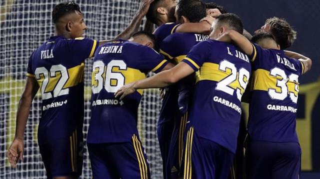 שחקני בוקה ג'וניורס חוגגים (צילום: ALEJANDRO PAGNI/AFP via Getty Images)