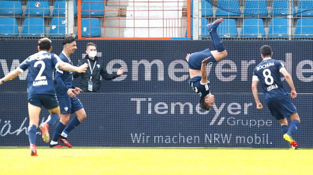 שחקני בוכום חוגגים (צילום: Roland Weihrauch/picture alliance via Getty Images)