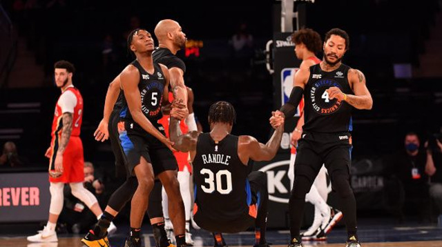 שחקני ניו יורק ניקס (צילום: Jesse D. Garrabrant/NBAE via Getty Images)