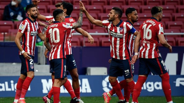 שחקני אתלטיקו מדריד חוגגים (צילום: OSCAR DEL POZO/AFP via Getty Images)