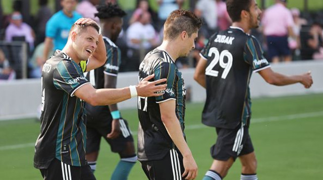 חאבייר צ'יצ'ריטו הרננדס חוגג (צילום: Cliff Hawkins/Getty Images)