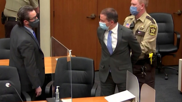 השוטר לשעבר דרק שאובין שהורשע ברצח ג'ורג' פלויד (צילום: רויטרס)