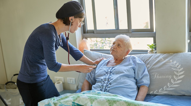 אשפוז ביתי- עתיד הרפואה (צילום: צבר רפואה)