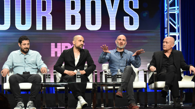 אבי ניר לצד יוצרי "הנערים" חגי לוי, יוסף סידר ותאופיק אבו ואיל  (צילום: קשת,HBO,מובי פלוס)