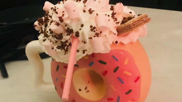 קוקטייל עם קצפת  (צילום: טליה לוין)