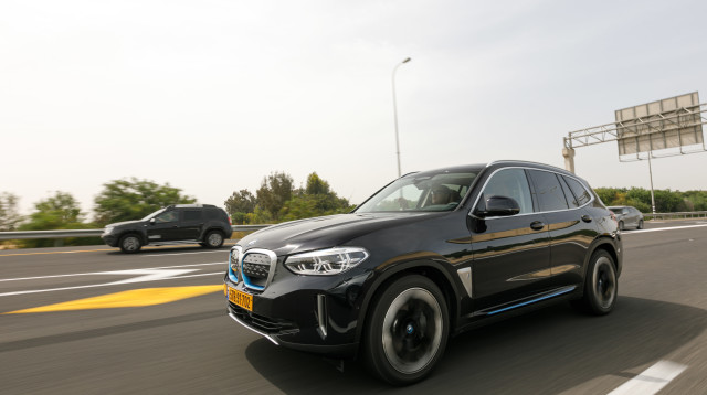 B.M.W IX3 (צילום: תומר פדר)