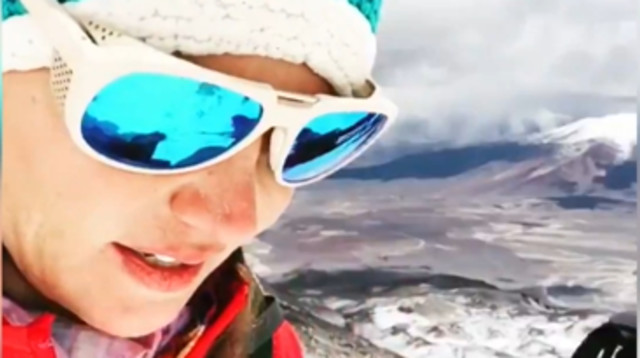 דניאל וולפסון במהלך המסע לפסגת האוורסט (צילום: באדיבות חדשות 13)