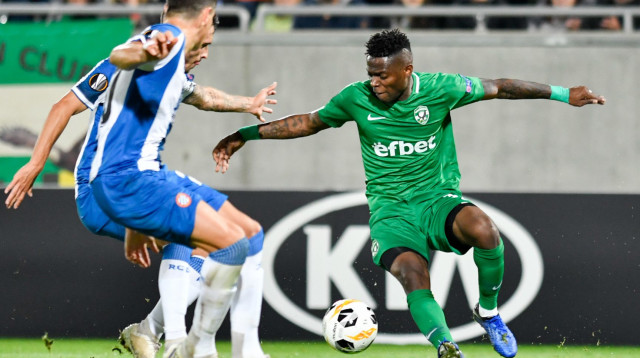 ברנרדו אספינוסה, מאוויס צ'יבוטה (צילום: NIKOLAY DOYCHINOV/AFP)