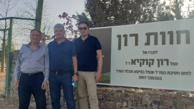 ניסן בן חמו ראש עיריית ערד, בועז קוקיא ואלוף(מיל') עוזי דיין. (צילום: אולגה קגן)