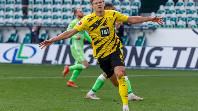 ארלינג הולאנד חוגג (צילום: Mario Hommes/DeFodi Images via Getty Images)