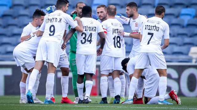 שחקני בני סכנין (צילום: מאור אלקסלסי)