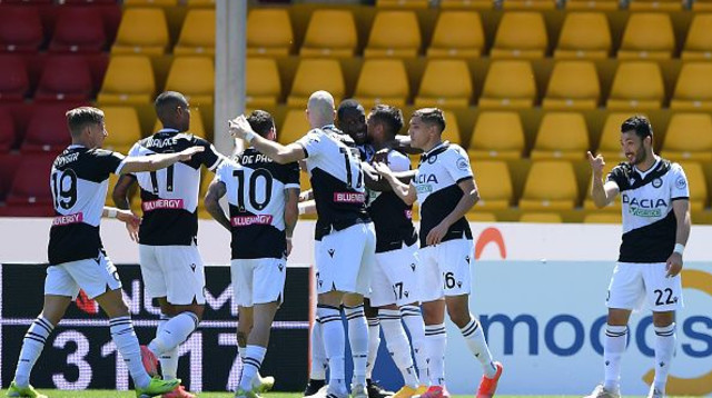 שחקני אודינזה חוגגים (צילום: Francesco Pecoraro/Getty Images)