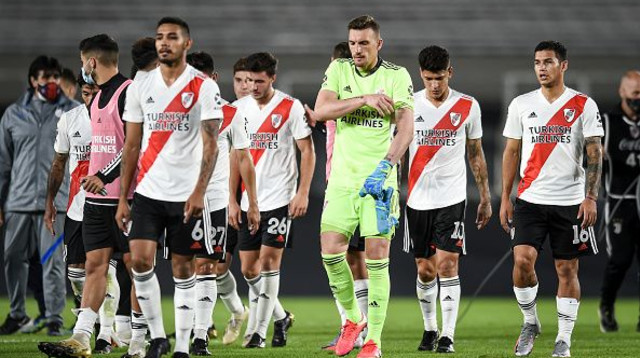 שחקני ריבר פלייט מאוכזבים (צילום: Marcelo Endelli/Getty Images)