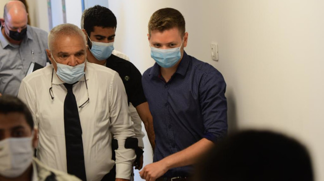 יאיר נתניהו בבית המשפט (צילום: אבשלום ששוני)