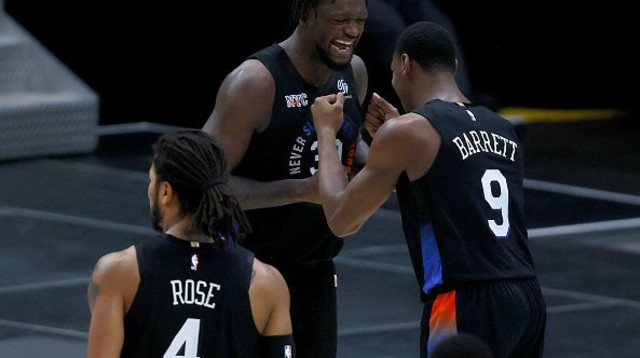 ג'וליוס רנדל ואר ג'יי בארט (צילום: Tom Pennington/Getty Images)