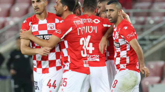 שחקני הפועל באר שבע חוגגים (צילום: דני מרון)