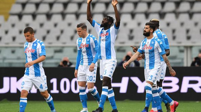 שחקני נאפולי חוגגים (צילום: Valerio Pennicino/Getty Images)