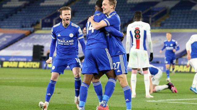 שחקני לסטר חוגגים (צילום: Plumb Images/Leicester City FC via Getty Images)