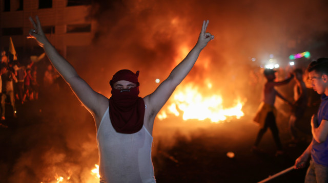 הפרות סדר בשער שכם בירושלים (צילום: רויטרס)