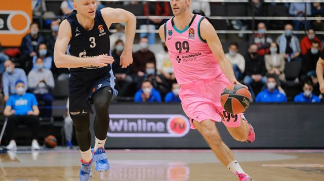 ניק קלאת'ס (צילום: Sergey Grachev/Euroleague Basketball via Getty Ima)