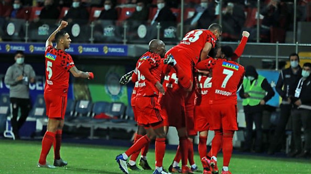 שחקני בשיקטאש חוגגים (צילום: Zekeriya Sarihan/Anadolu Agency via Getty Images)