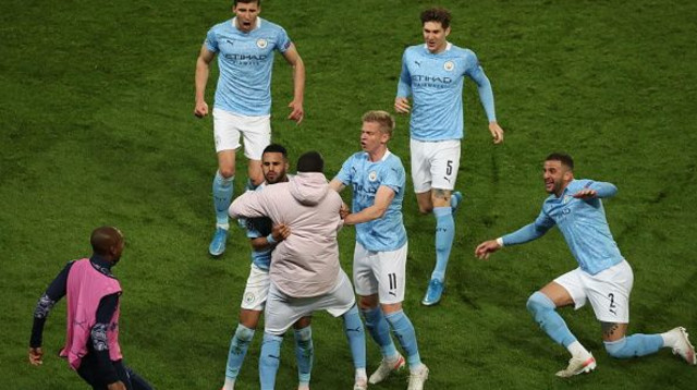 שחקני מנצ'סטר סיטי חוגגים (צילום: Xavier Laine/Getty Images)