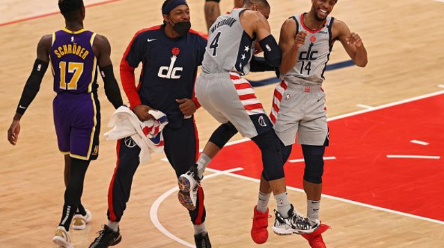 איש סמית', בראדלי ביל וראסל ווסטברוק (צילום: Patrick Smith/Getty Images)