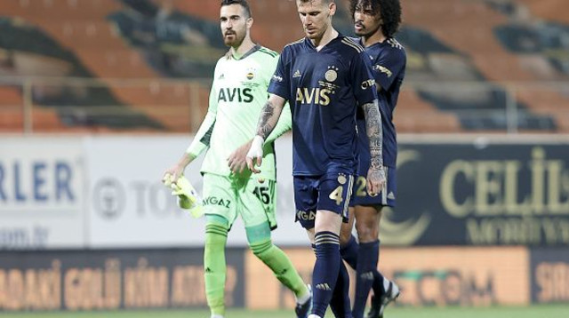 שחקני פנרבחצ'ה מאוכזבים (צילום: Mustafa Ciftci/Anadolu Agency via Getty Images)