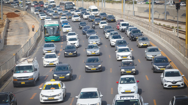 פקק תנועה באיילון (צילום: מרים אלסטר, פלאש 90)