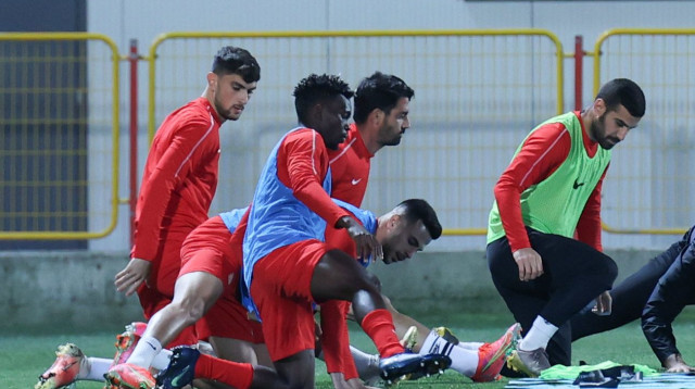 שחקני מ.ס אשדוד (צילום: דני מרון)