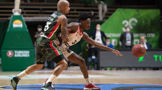 רודי דמאהיס וג'ורדן תאודור (צילום: Rodolfo Molina/Euroleague Basketball via Getty Ima)